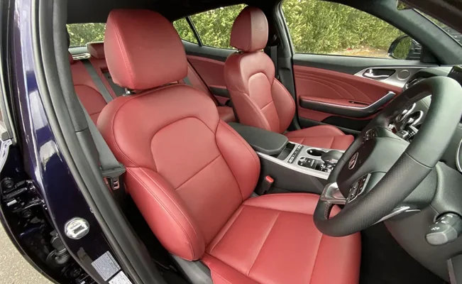 Kia Stinger GT-2 come with red interior