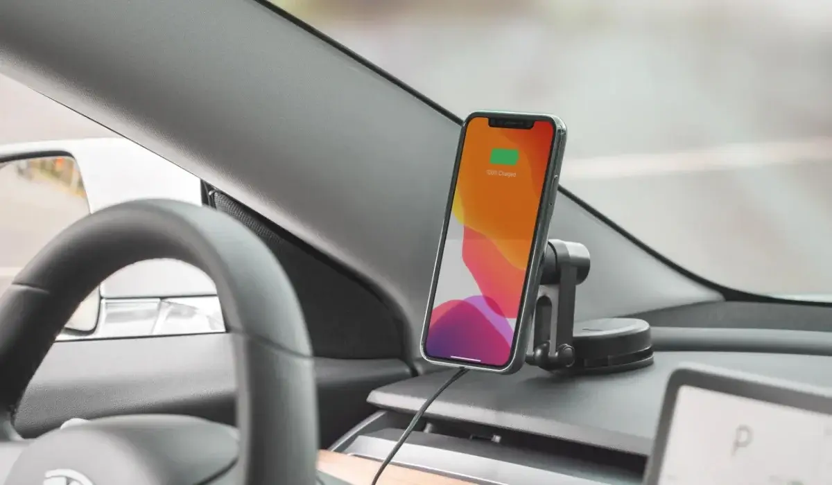 Merits of Using an iPhone Car Holder