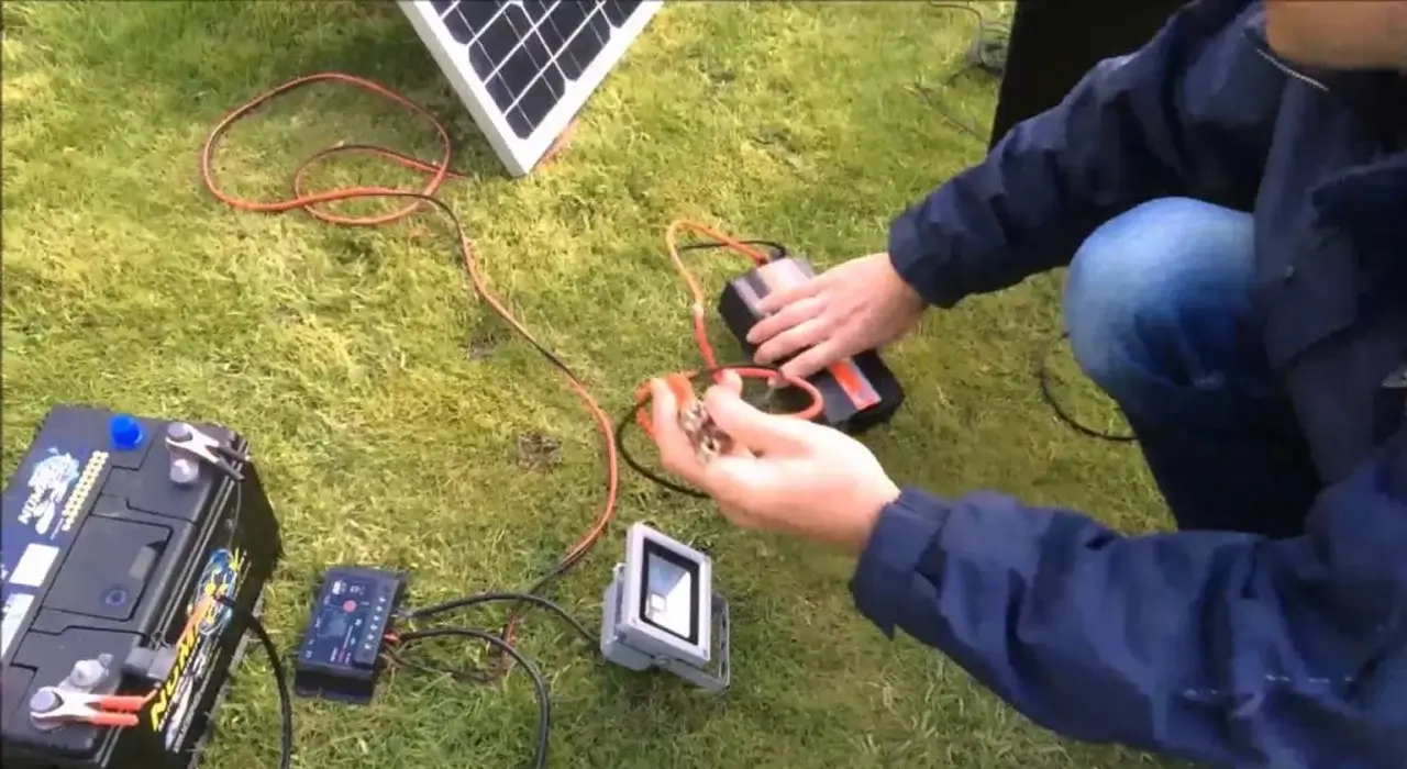 how to connect solar panel to battery box
