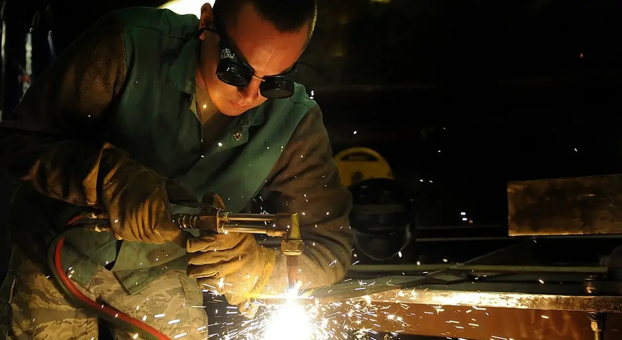 How to Choose the Right Plasma Cutter (at the Right Price) for Use in Your Auto Repair Shop